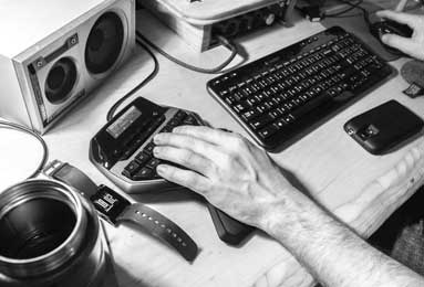 西甲综合：巴萨大胜西班牙人 9分优势领跑